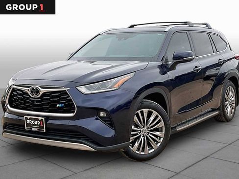 Used 2021 Toyota Highlander Platinum AWD/4WD image 1