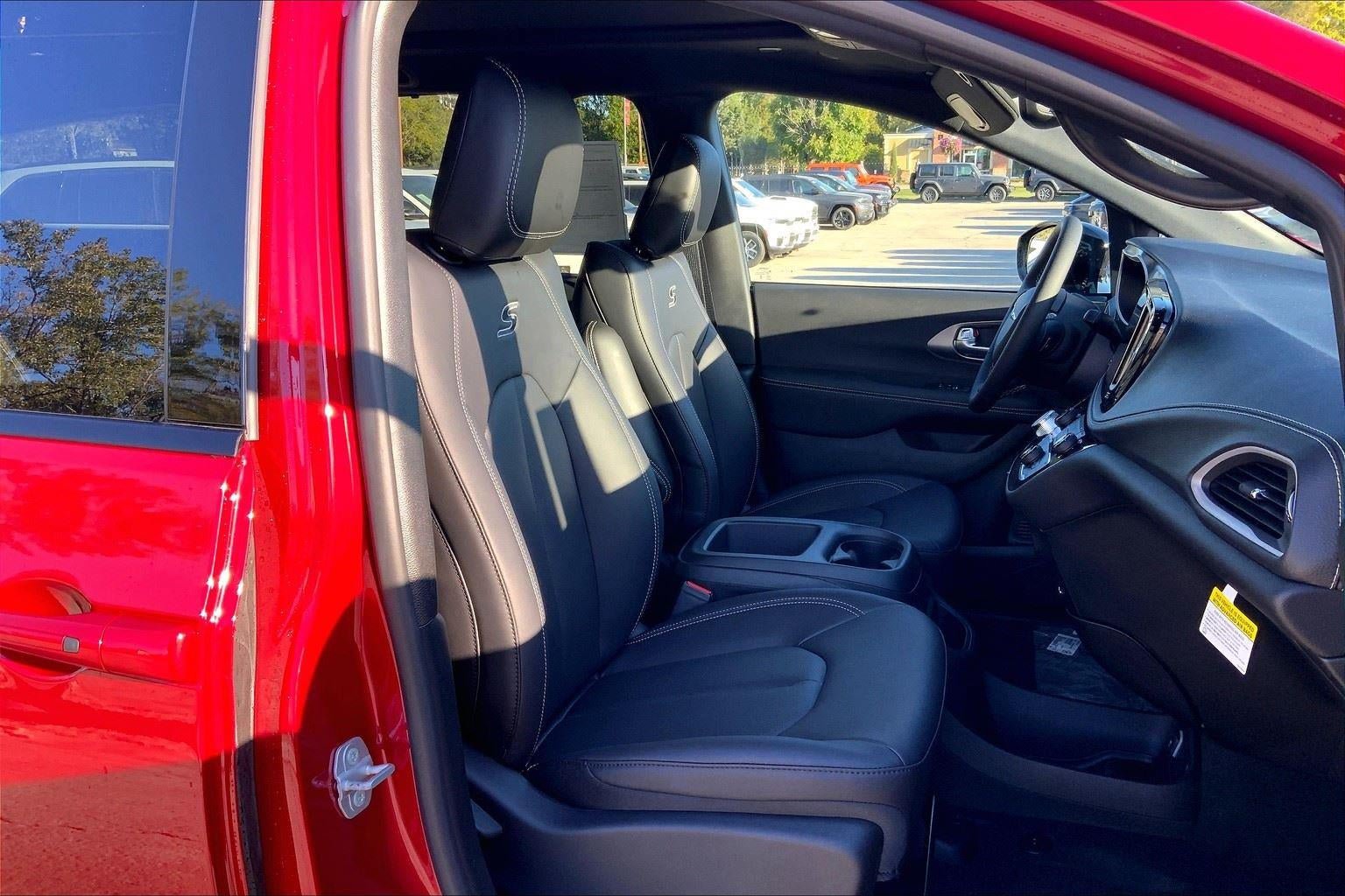 New 2026 Chrysler Pacifica Select w/ S Appearance Package FWD image 26