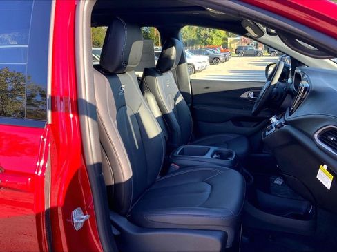 New 2026 Chrysler Pacifica Select w/ S Appearance Package image 26