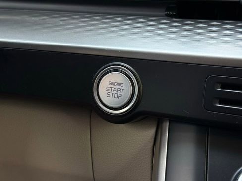 Used 2024 Kia Carnival LX FWD image 23