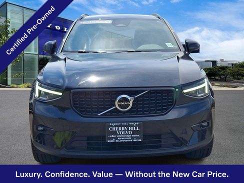 Certified 2023 Volvo XC40 B5 Plus w/ Climate Package AWD/4WD image 2