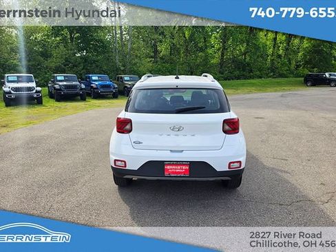Used 2025 Hyundai Venue SEL FWD image 30