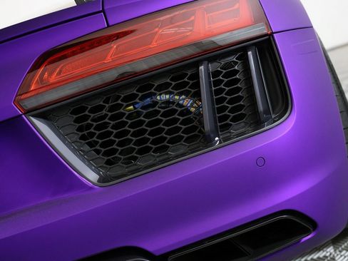 Used 2017 Audi R8 V10 w/ Carbon Exterior Package image 72