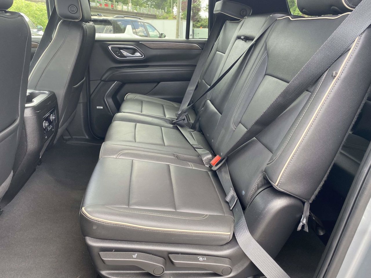 Used 2024 Chevrolet Suburban Premier RWD image 15