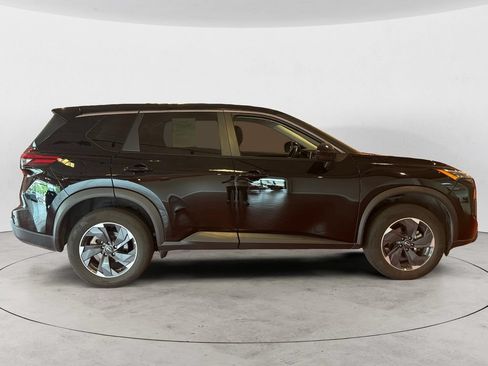 Used 2025 Nissan Rogue SV FWD image 2
