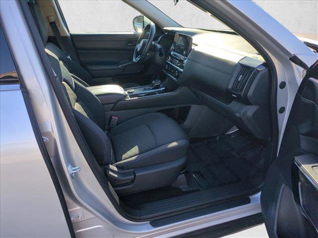 Used 2024 Nissan Pathfinder SV AWD/4WD image 21