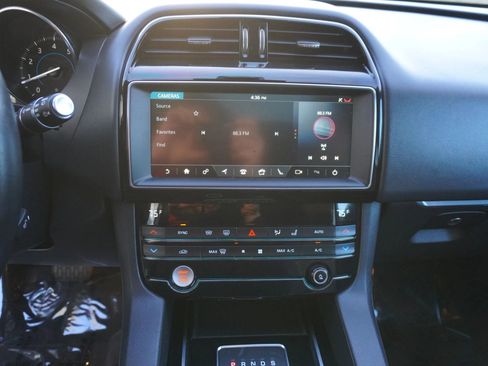 Used 2020 Jaguar F-PACE Premium image 18