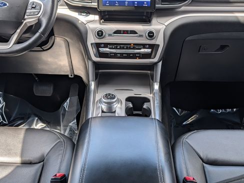 Used 2020 Ford Explorer XLT w/ Equipment Group 202A image 20