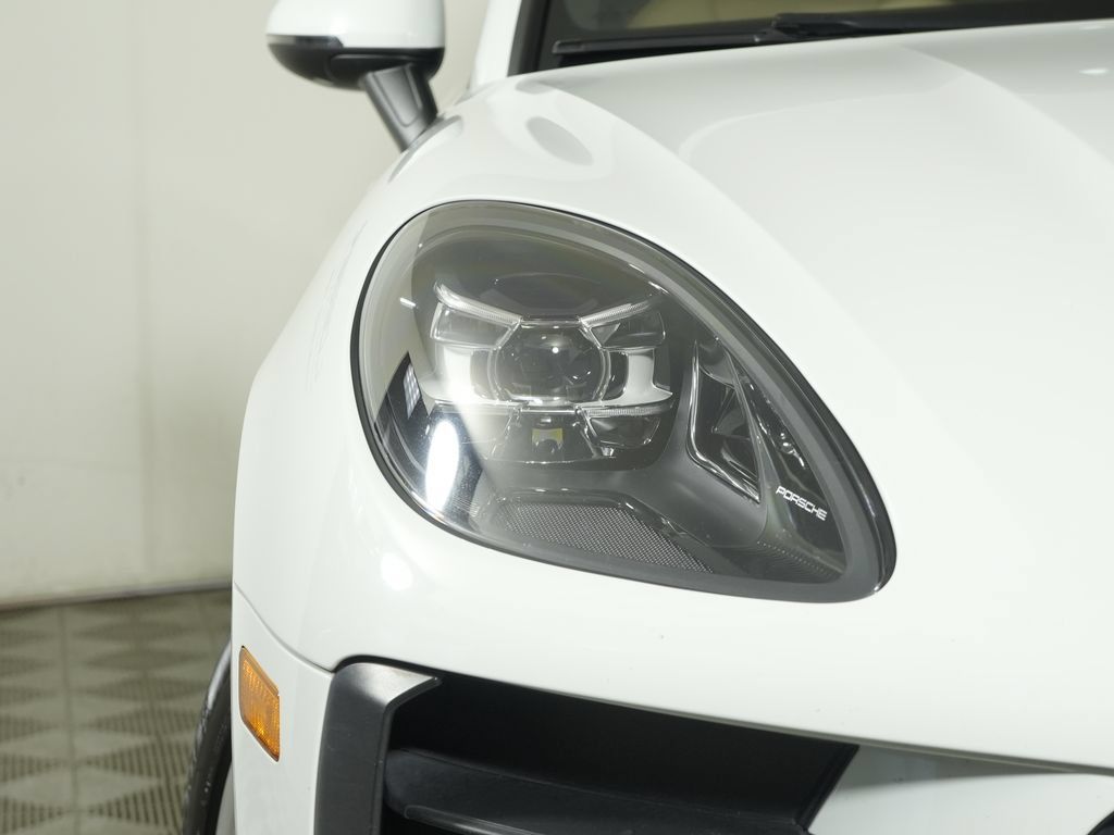Certified 2021 Porsche Macan AWD/4WD image 11