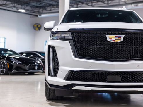 Used 2024 Cadillac Escalade V AWD/4WD image 21