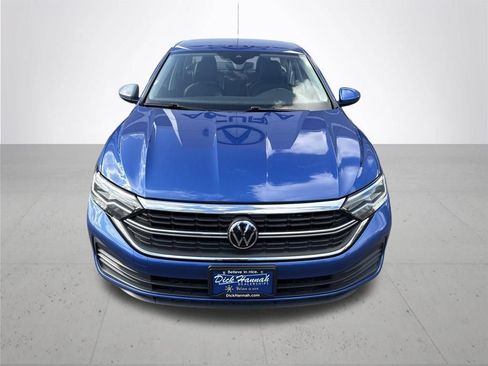 Used 2024 Volkswagen Jetta SE FWD image 2
