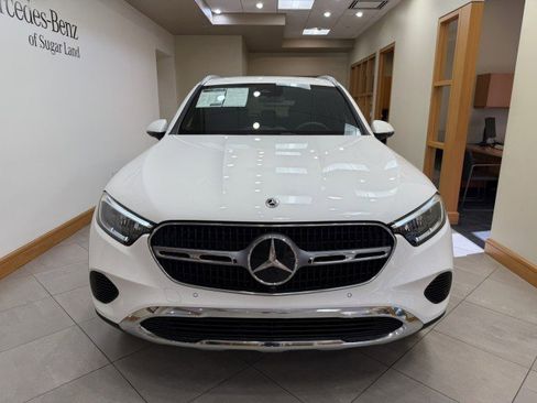 Certified 2025 Mercedes-Benz GLC 300 image 2
