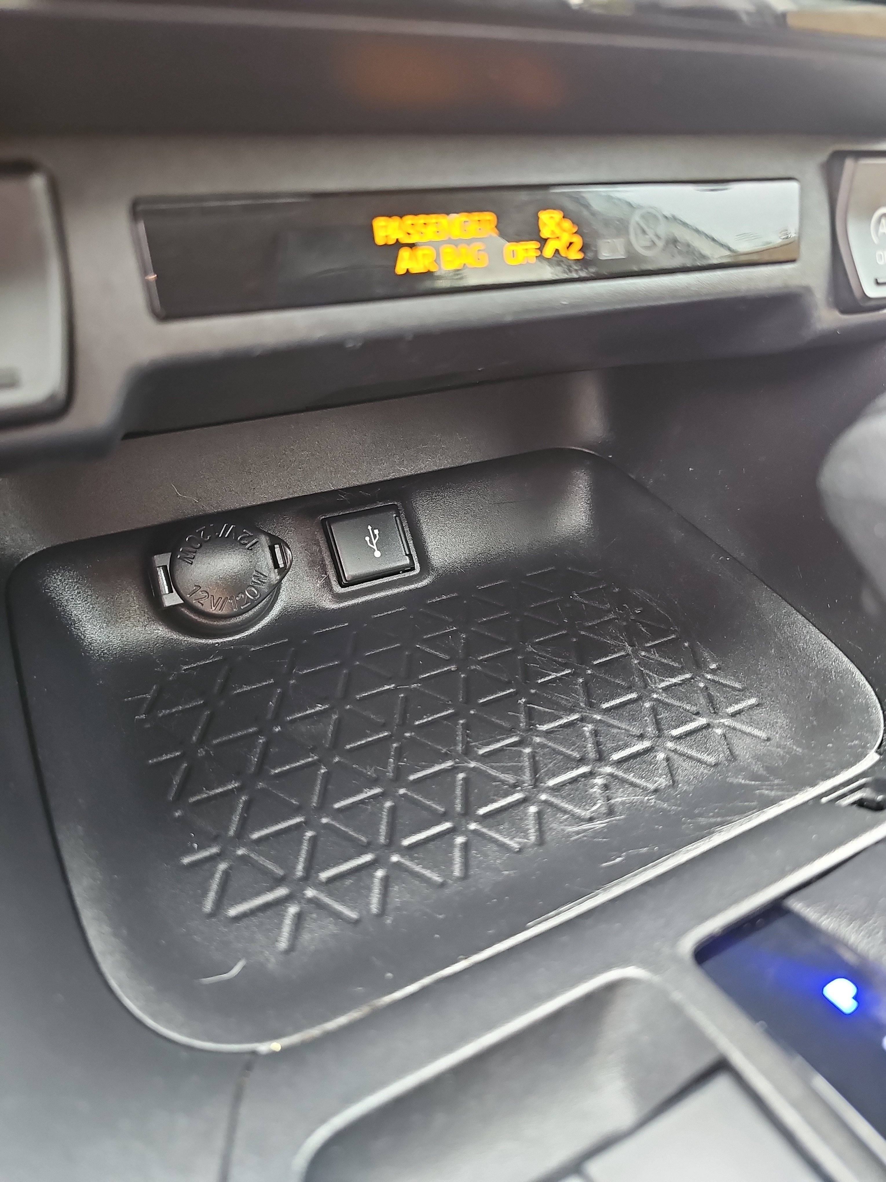Used 2020 Toyota RAV4 XLE w/ Convenience Package FWD image 30