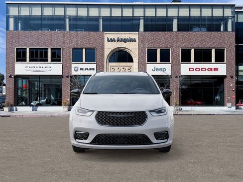 New 2025 Chrysler Pacifica Limited image 6
