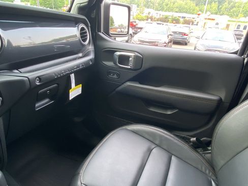 Used 2022 Jeep Wrangler Unlimited Rubicon w/ Xtreme Recon 35" Tire Package image 33