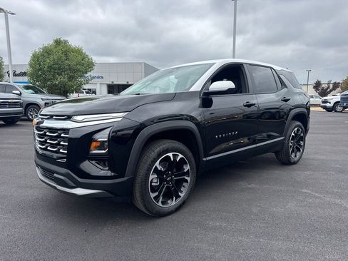 New 2026 Chevrolet Equinox LT w/ Convenience Package II FWD image 2