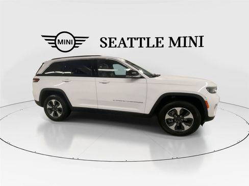 Used 2024 Jeep Grand Cherokee Limited 4xe AWD/4WD image 13