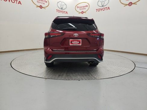 Used 2024 Toyota Highlander XSE image 4