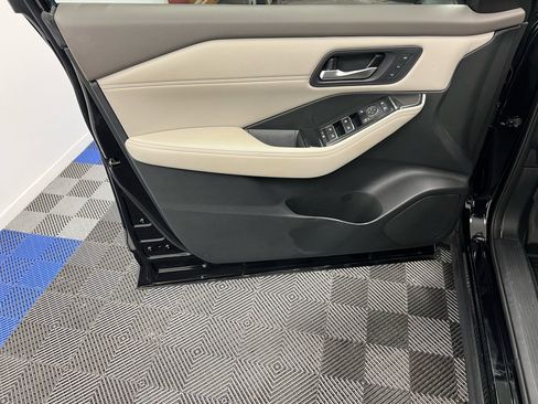 Used 2023 Nissan Rogue SL w/ SL Premium Package image 5