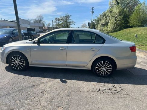 Used 2011 Volkswagen Jetta SE FWD image 6