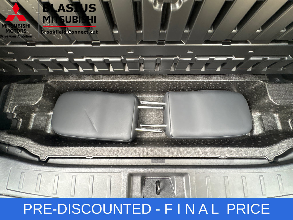 Used 2025 Mitsubishi Outlander AWD image 70