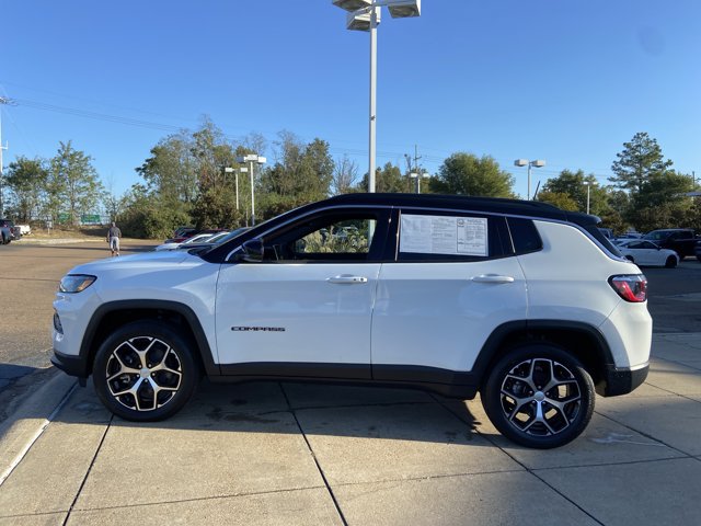 Used 2024 Jeep Compass Limited AWD/4WD image 7