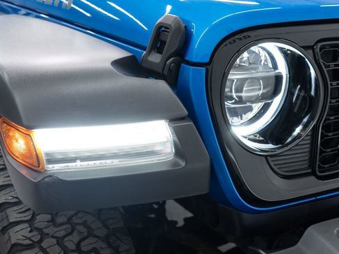 Used 2024 Jeep Wrangler Unlimited AWD/4WD image 38