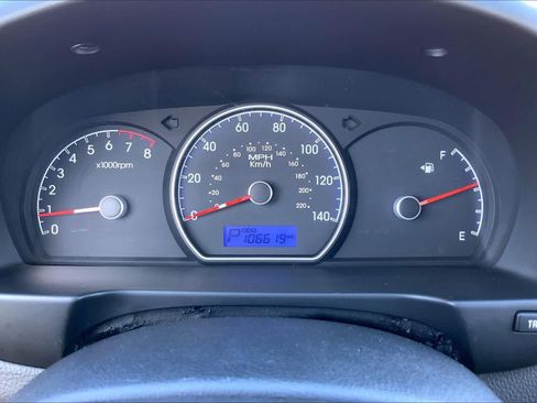 Used 2010 Hyundai Elantra GLS FWD image 23