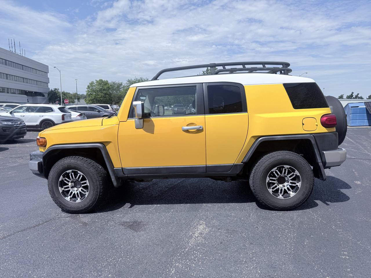 Used 2007 Toyota FJ Cruiser 4WD image 2