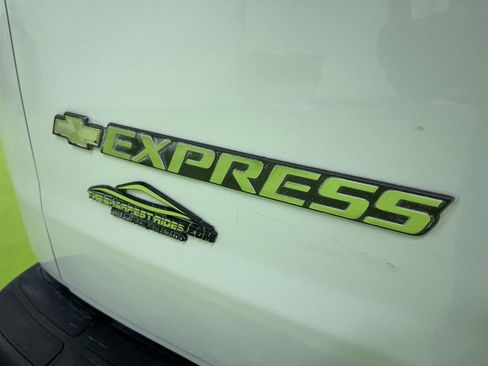 Used 2014 Chevrolet Express 2500 image 13