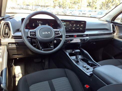 Used 2025 Kia Sorento LX image 13