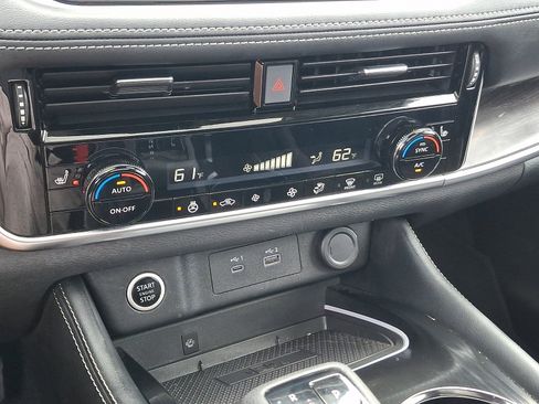 Used 2023 Nissan Rogue Platinum AWD/4WD image 16