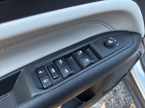 Used 2025 Jeep Compass Limited image 11