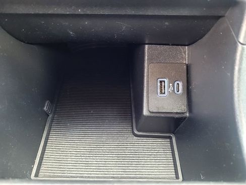 Certified 2022 Ford Edge SE image 18