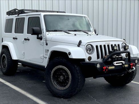 Used 2016 Jeep Wrangler Unlimited Sahara w/ Dual Top Group image 28