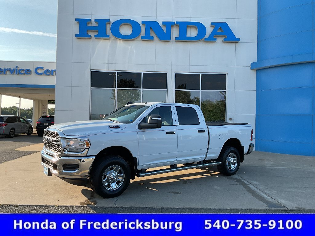 Used 2024 RAM 2500 Tradesman w/ Chrome Appearance Group AWD/4WD image 1