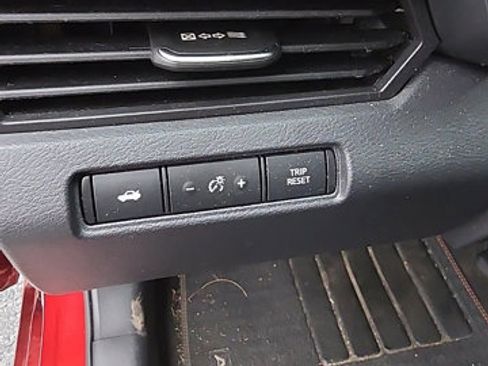 Used 2021 Nissan Altima 2.5 SR w/ SR Premium Package image 13