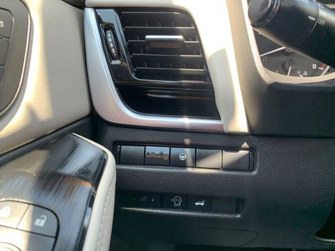 Used 2023 Nissan Rogue SL w/ SL Premium Package FWD image 22