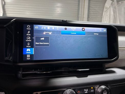 Used 2025 Jeep Wrangler Unlimited Sahara AWD/4WD image 31