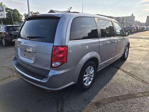 Used 2018 Dodge Grand Caravan SXT FWD image 5