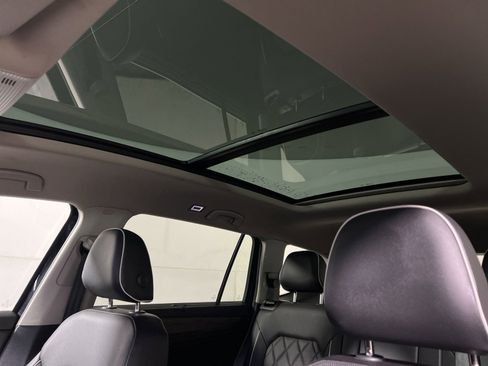 Used 2024 Volkswagen Atlas SEL Premium R-Line image 24