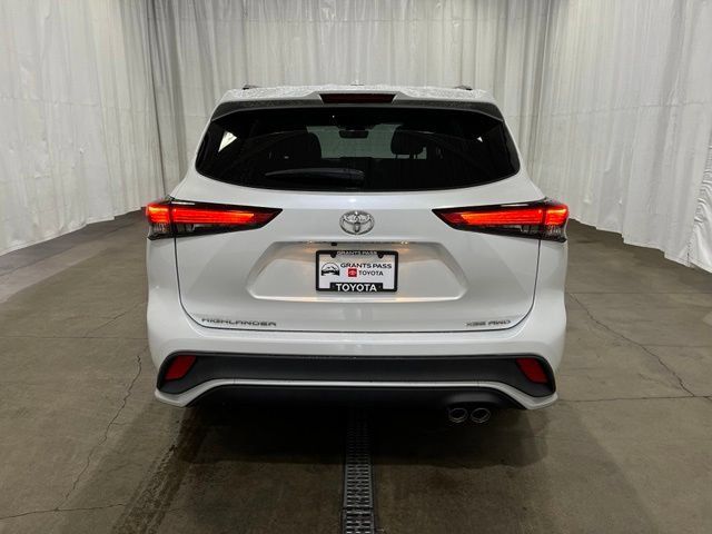 Used 2023 Toyota Highlander XSE AWD/4WD image 5