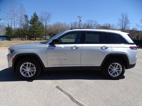 Used 2022 Jeep Grand Cherokee Laredo w/ Luxury Tech Group I image 8