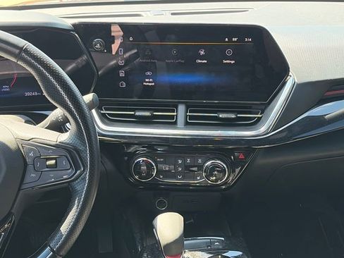 Used 2024 Chevrolet Trax RS w/ Sunroof Package image 12