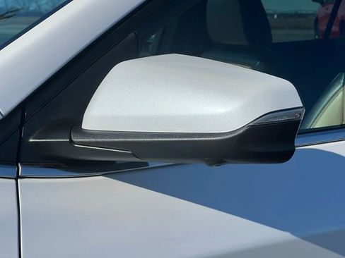 Used 2023 Chevrolet Equinox Premier image 39