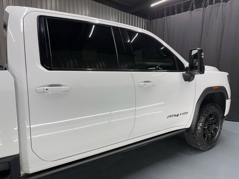 Used 2022 GMC Sierra 2500 AT4 w/ AT4 Premium Plus Package AWD/4WD image 12