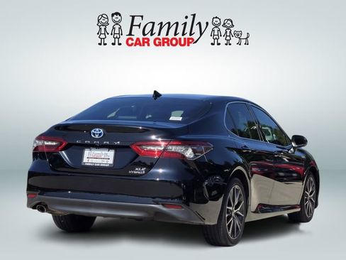 Used 2021 Toyota Camry XLE w/ Navigation Upgrade Package FWD image 4