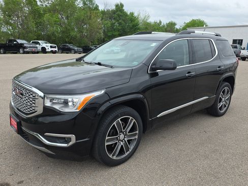Used 2019 GMC Acadia Denali w/ Technology Package FWD image 4