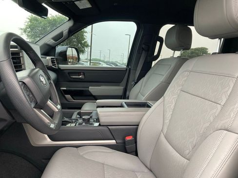 Used 2025 Toyota Tundra Limited AWD/4WD image 9