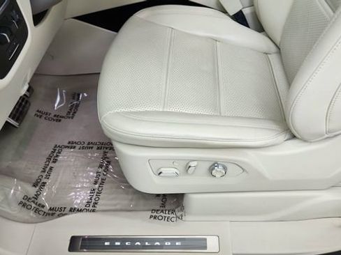Used 2025 Cadillac Escalade Sport Platinum w/ LPO, Floor Liner Package image 38